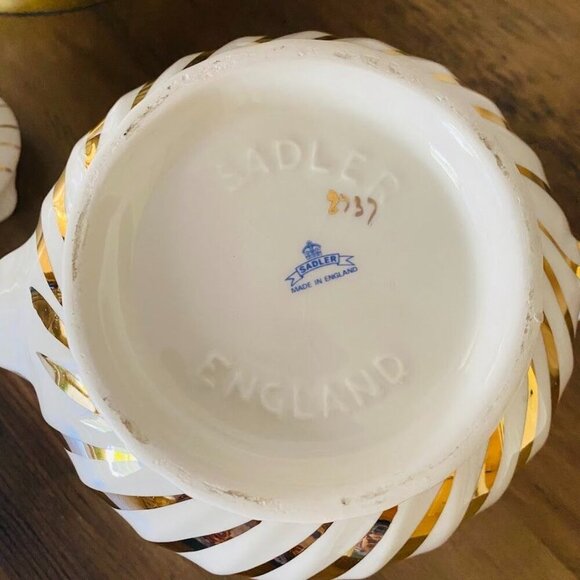 Vintage Sadler Porcelain Teapot Cream and Gold Swirl 1940s - Picture 7 of 10